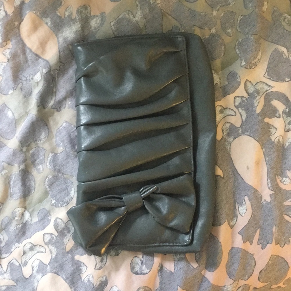 Gray clutch